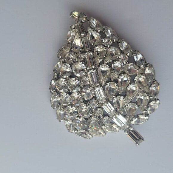 Vintage Rhinestone Leaf Brooch Pin Clear Crystal Teardrop & Baguette Stones Stun - Picture 1 of 7